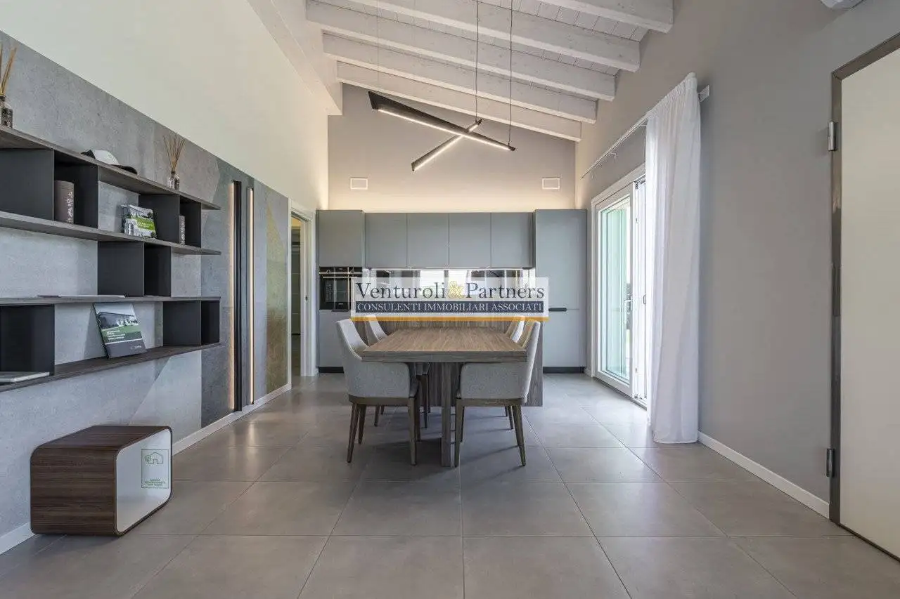 Appartamento in vendita a Desenzano del Garda