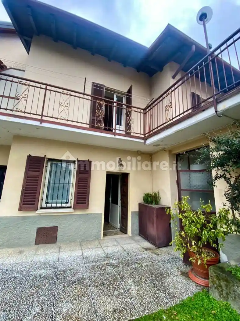 Casa indipendente in vendita a La Valletta Brianza