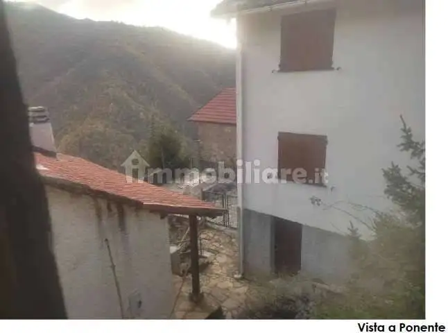 Casa indipendente in asta a Valbrevenna