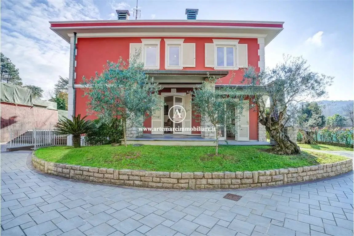 Villa in vendita a Camaiore