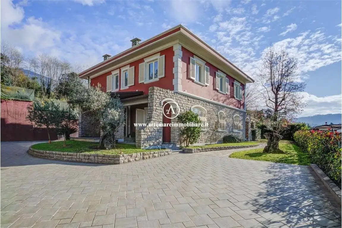 Villa unifamiliare via giuseppe ungaretti , 22, Camaiore Paese, Camaiore - foto 2