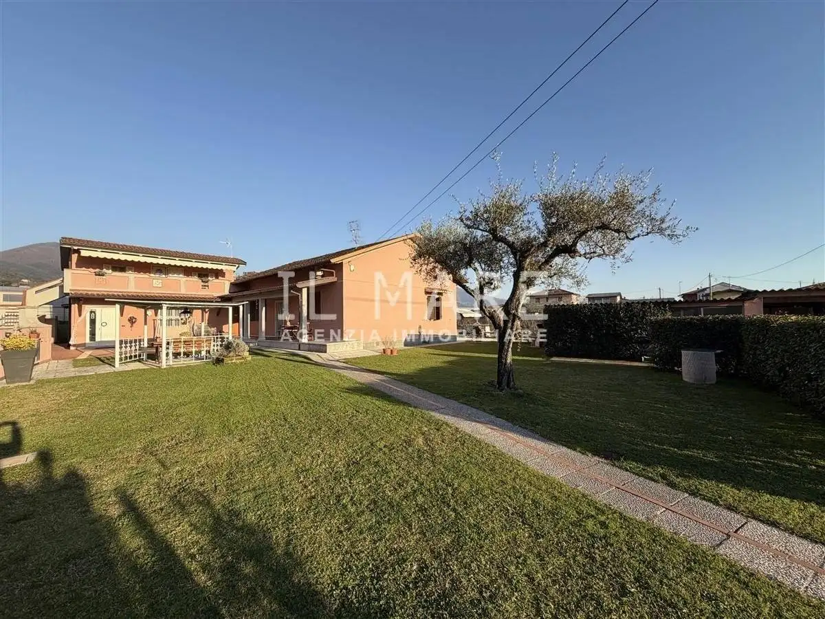 Casa indipendente in vendita a Massa