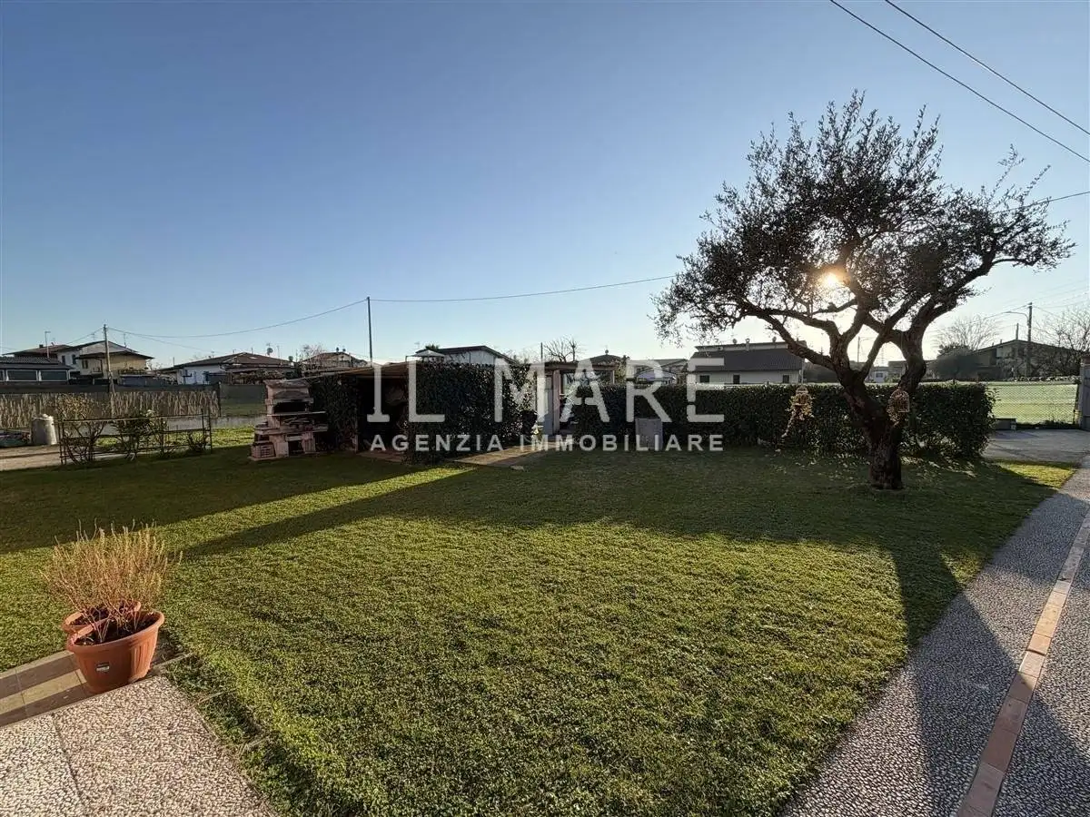 Terratetto unifamiliare via Alteta,, Zona Industriale, Massa - foto 2