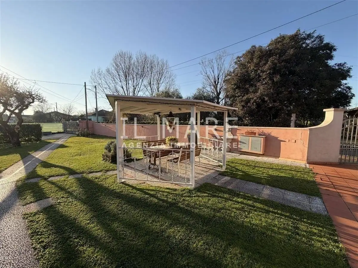 Terratetto unifamiliare via Alteta,, Zona Industriale, Massa - foto 3