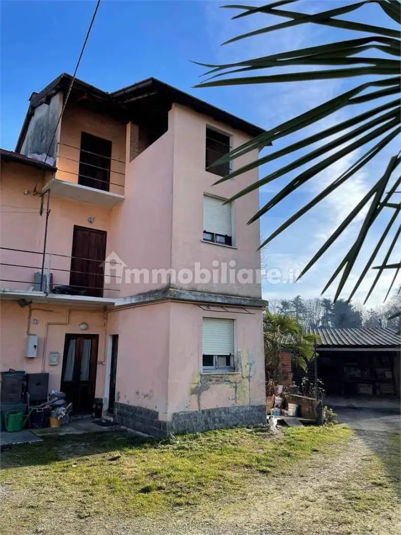 Casa indipendente in vendita a Castelletto Sopra Ticino