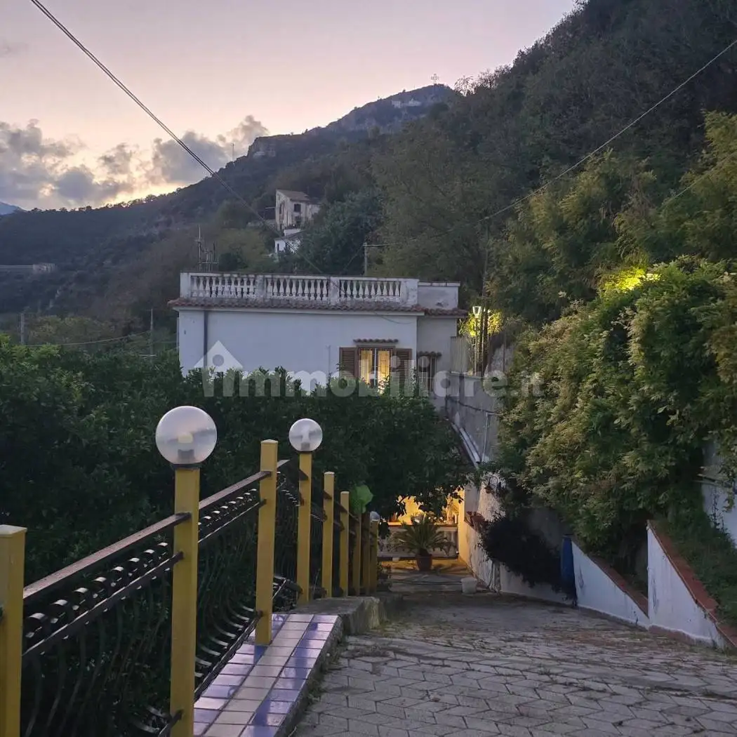 Palazzo - Edificio in vendita a Salerno
