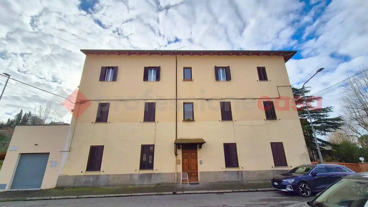 Trilocale viale della Stazione, 8, Centro, Volterra - foto 2