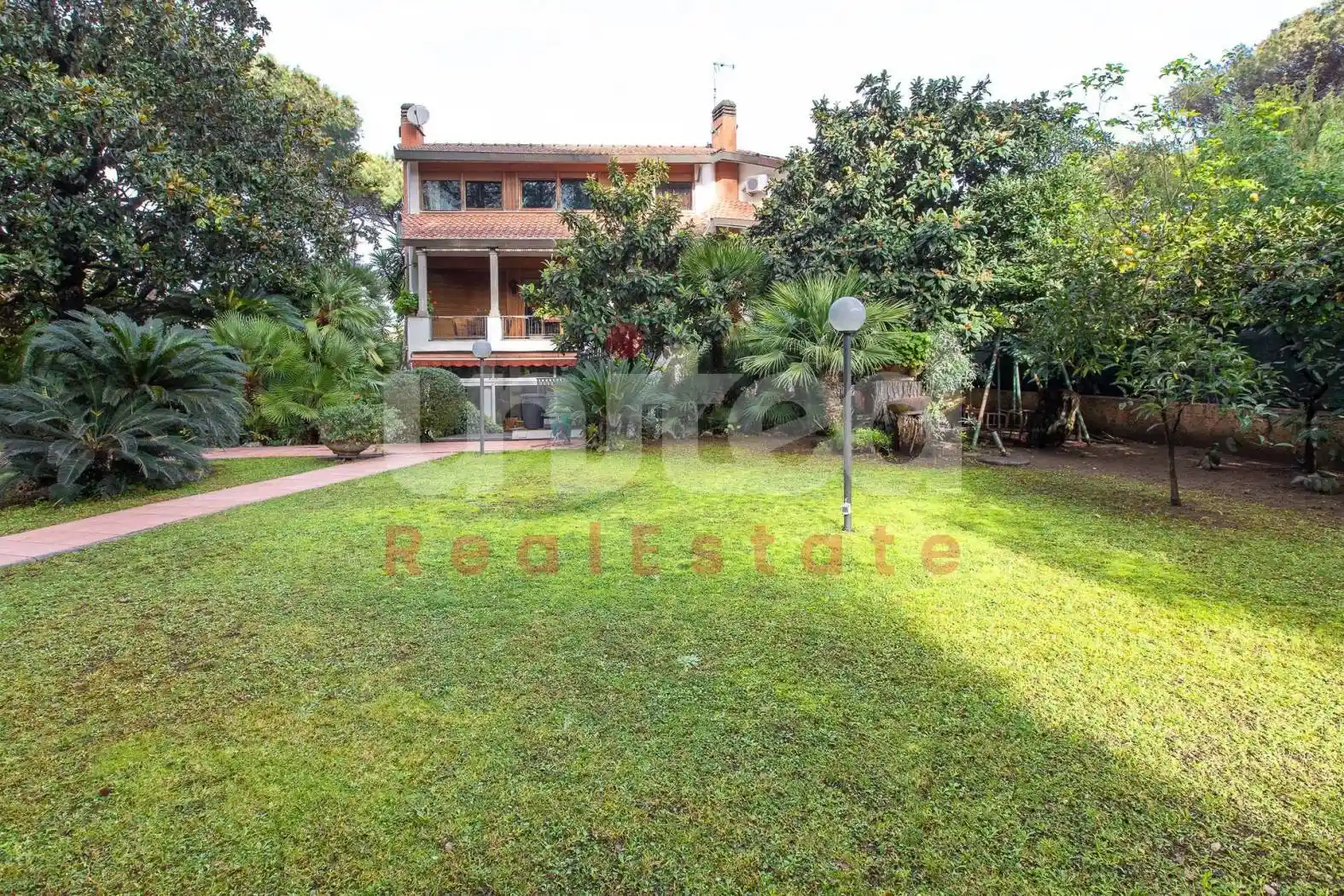 Villa plurifamiliare viale Gorgia di Leontini, Casal Palocco, Roma - foto 2