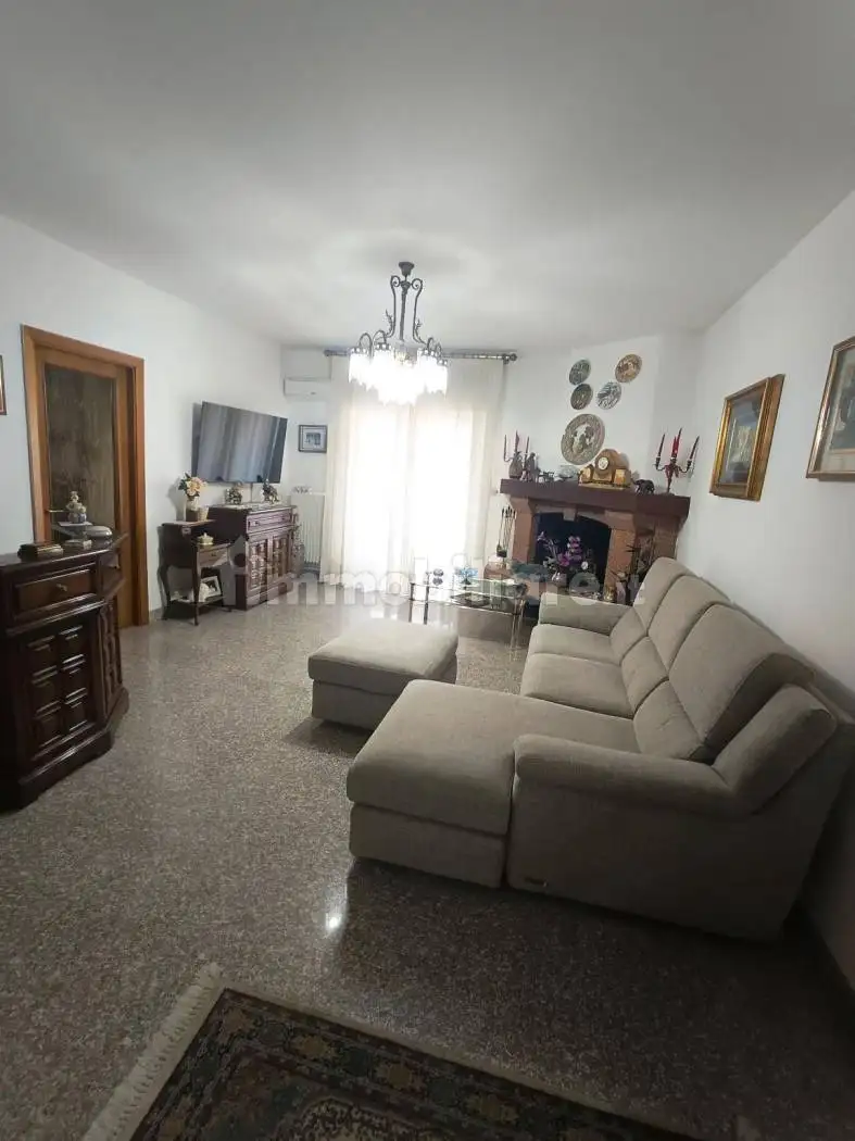 Quadrilocale largo delle Querce 1, Ascoli Piceno