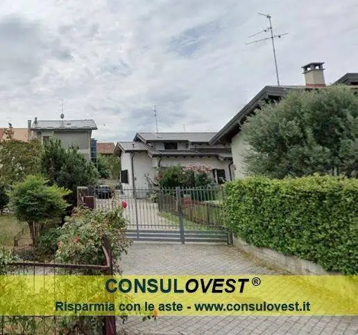 Villa in asta a Turate