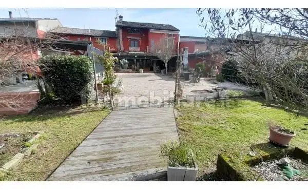 Villa in vendita a Corana