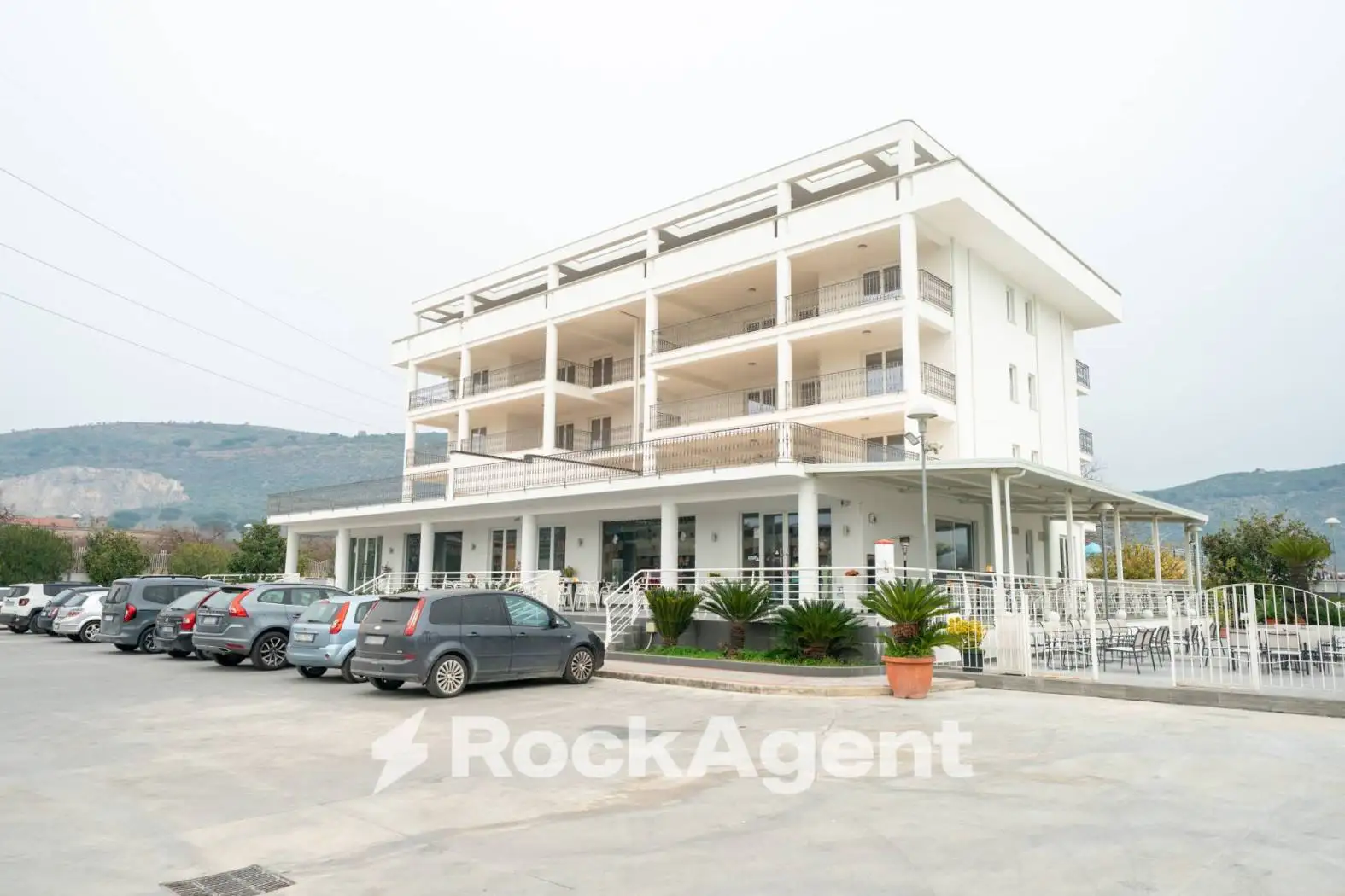 Palazzo - Edificio in affitto a Maddaloni