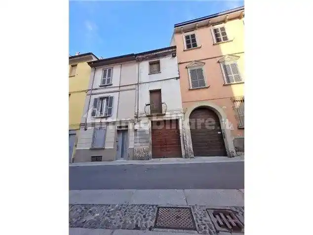 Casa indipendente in vendita a Piacenza