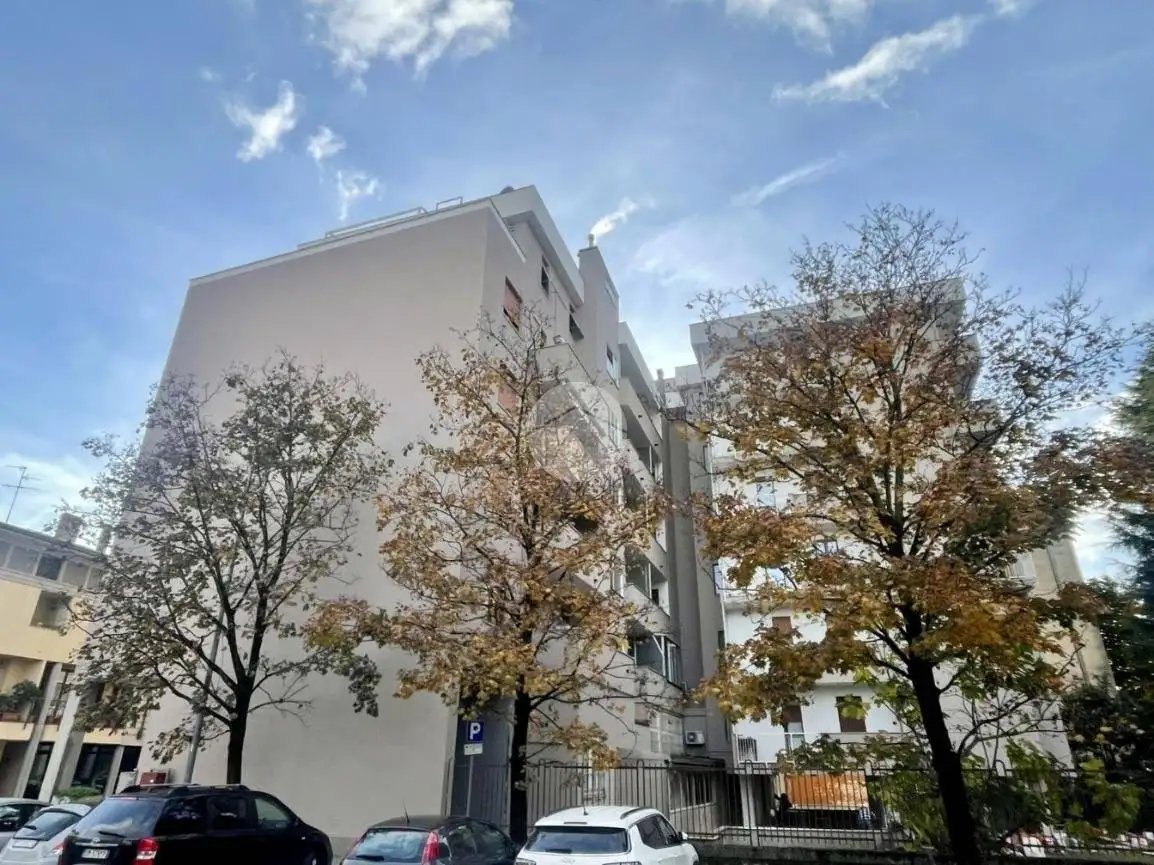 Quadrilocale via SS. Pietro e Paolo 31, Centro Storico, Lissone - foto 2