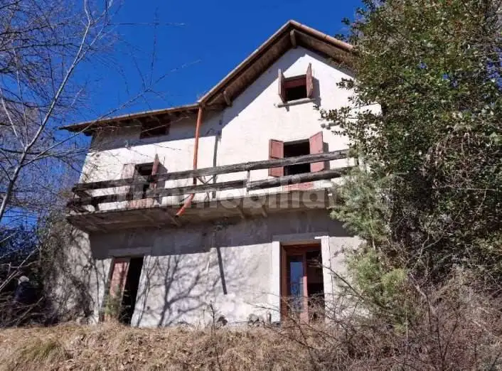 Villa in asta a Plesio