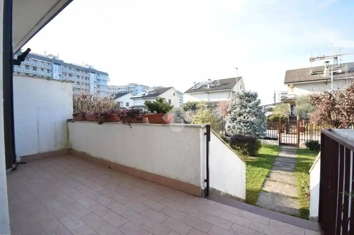 Villa a schiera via Carlo Cattaneo, Centro, Brugherio - foto 4