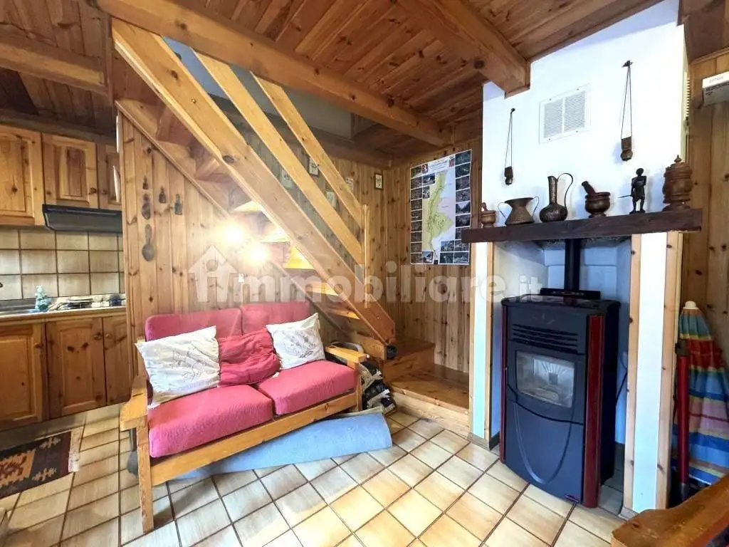 Trilocale Località Petit Antey, 48, Centro, Antey-Saint-Andrè - foto 5