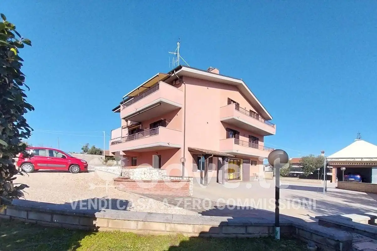 Villa in vendita a Lariano
