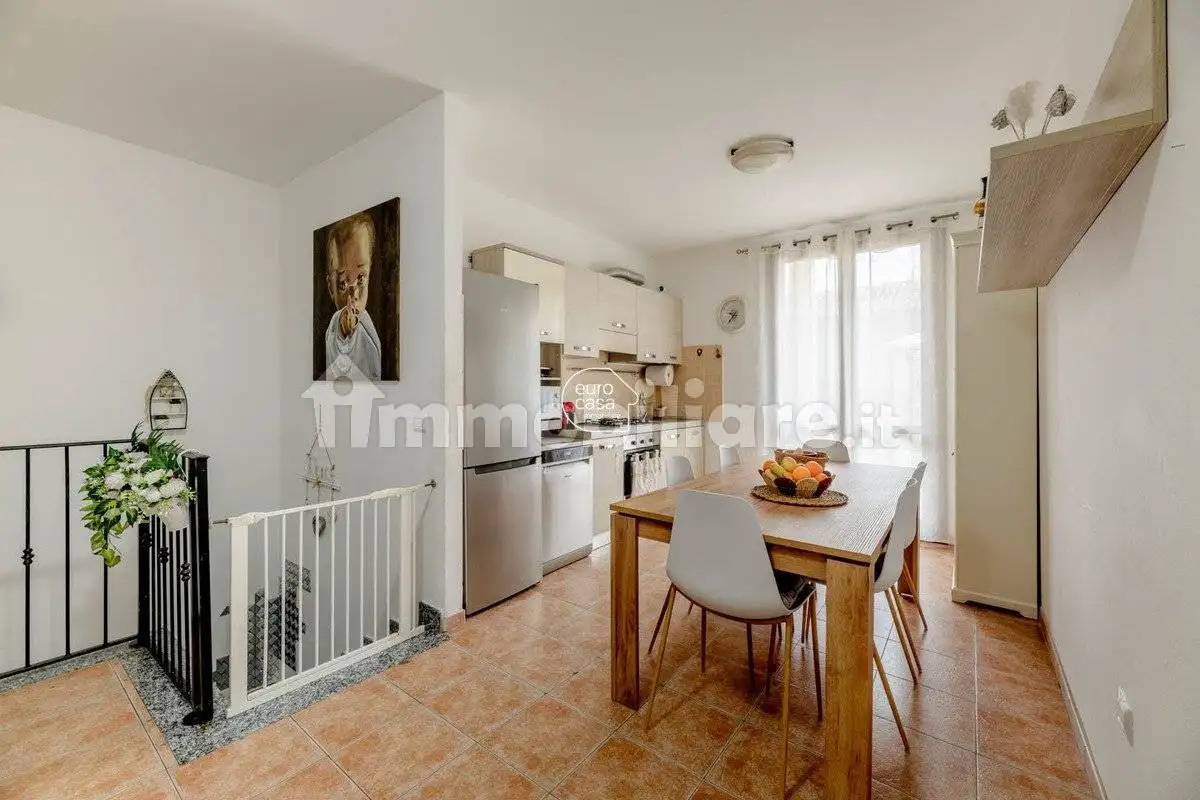 Appartamento in vendita a Casirate d'Adda