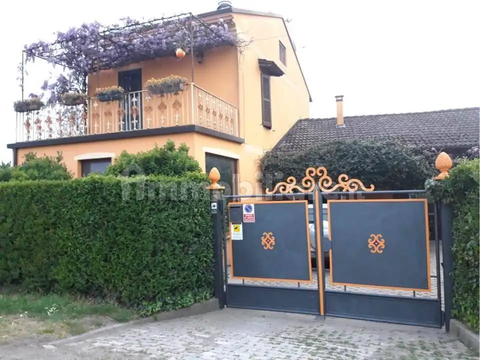 Villa in vendita a Cremona