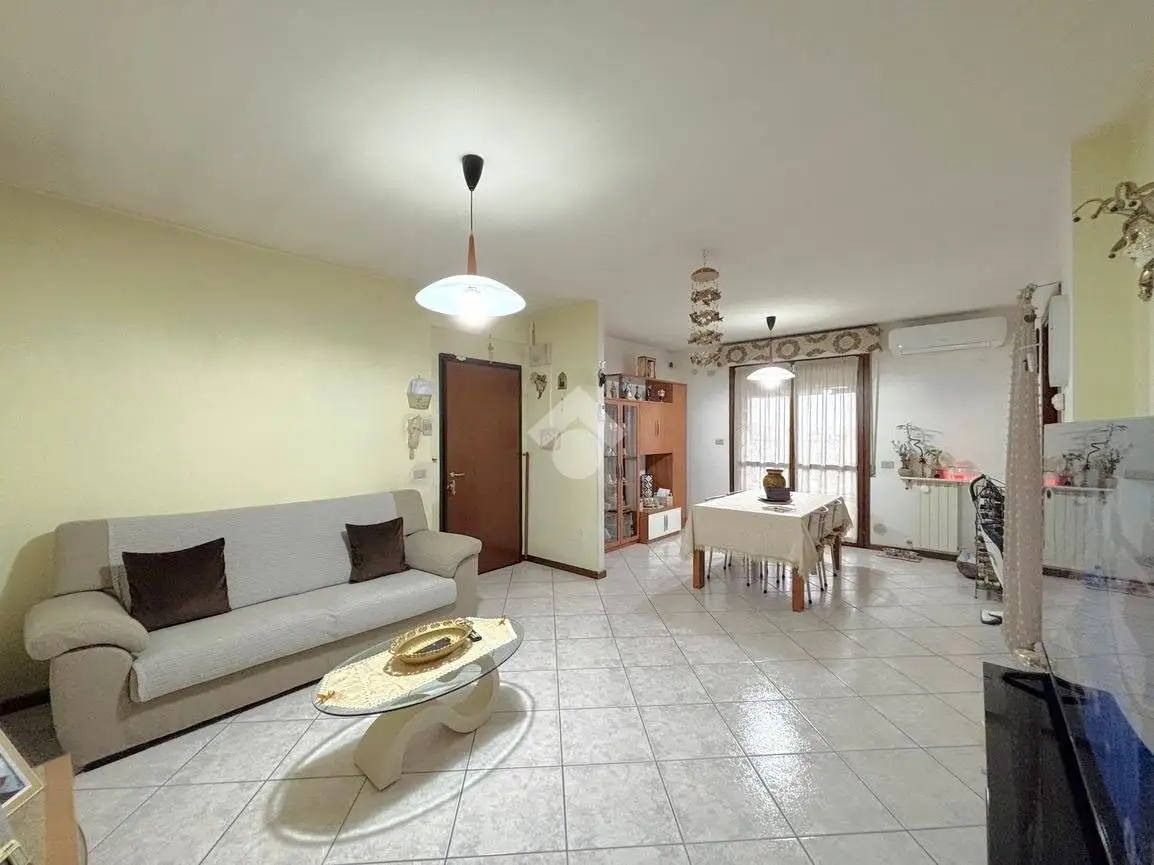 Quadrilocale via Giovanni Pascoli 2, Centro, Agliana - foto 2