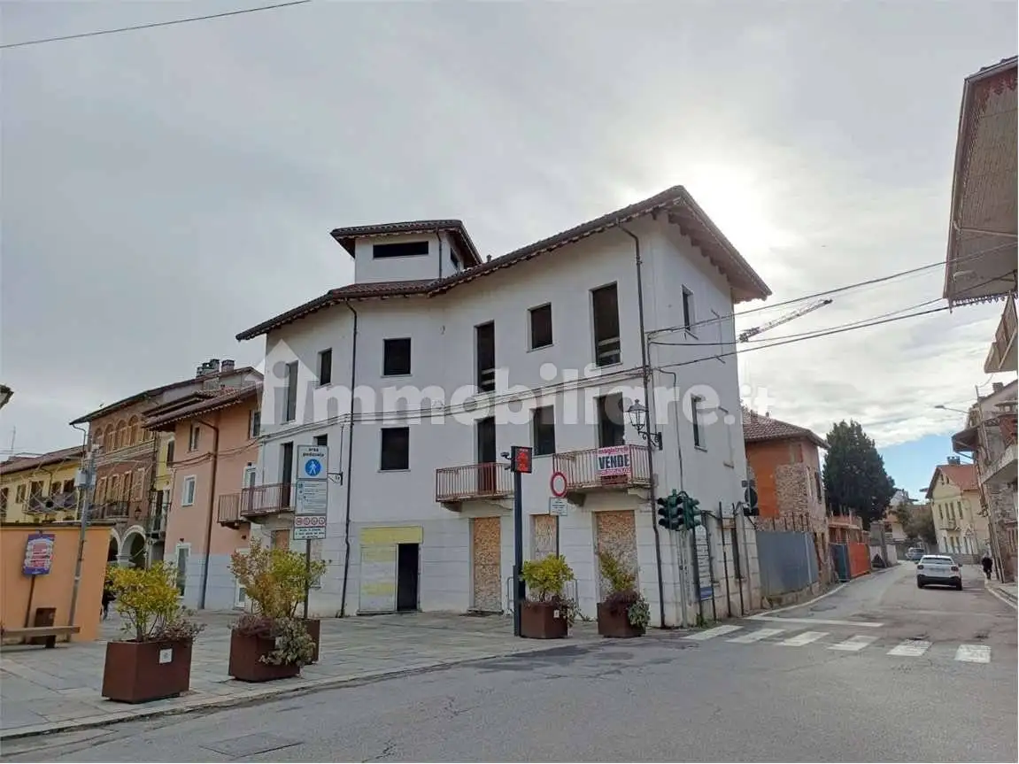Palazzo - Edificio in vendita a Ciriè