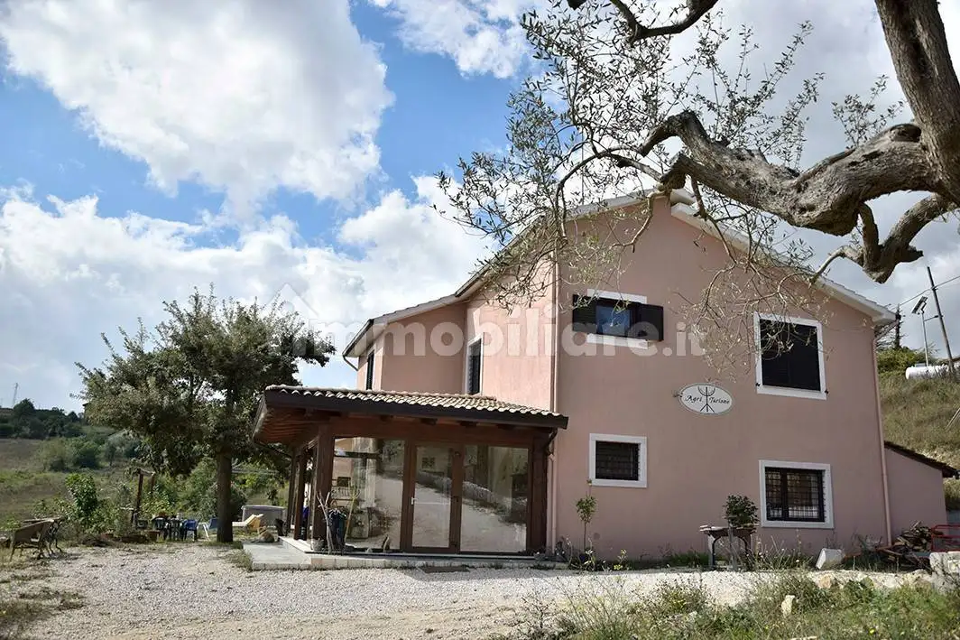 Villa in vendita a Teora