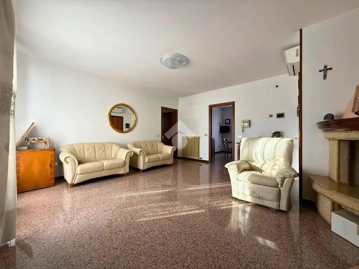 Quadrilocale via Guglielmo Marconi 32, Centro, Mogliano Veneto - foto 2