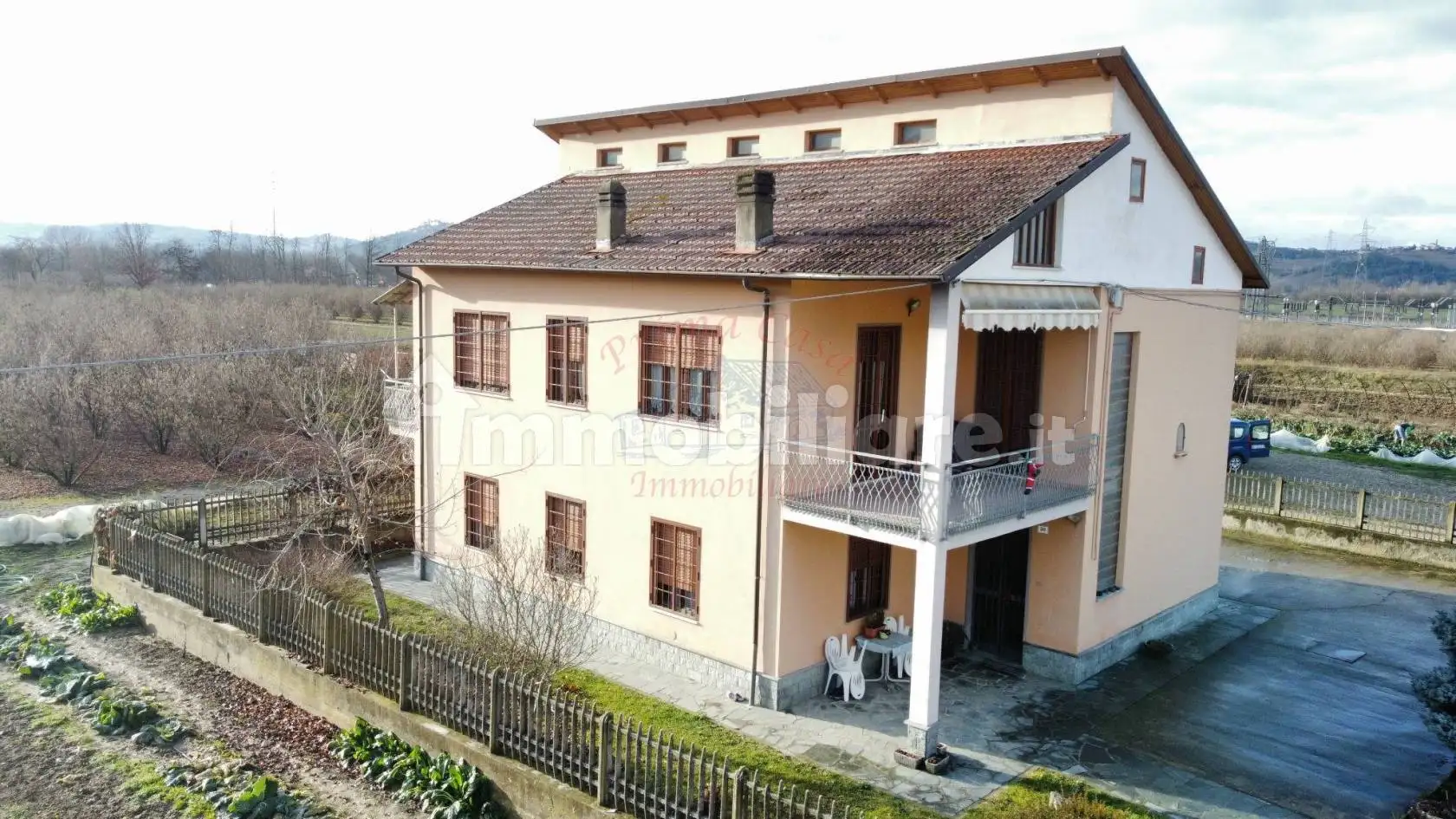 Villa in vendita a Castagnole delle Lanze