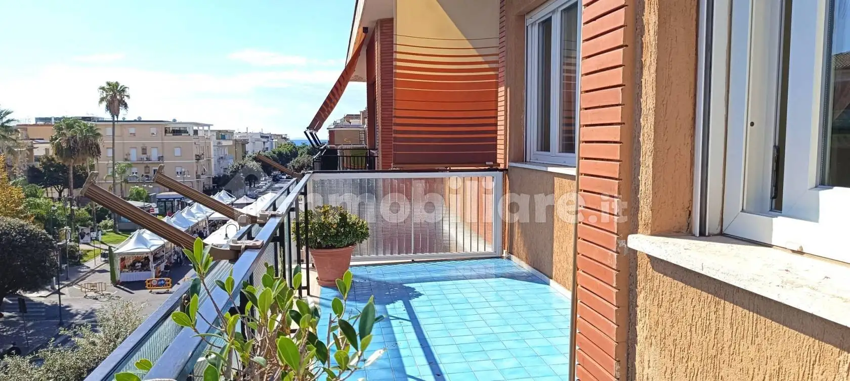 Appartamento viale della Vittoria, Centro, Terracina - foto 2