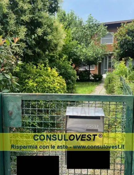 Villetta a schiera in asta a Siziano