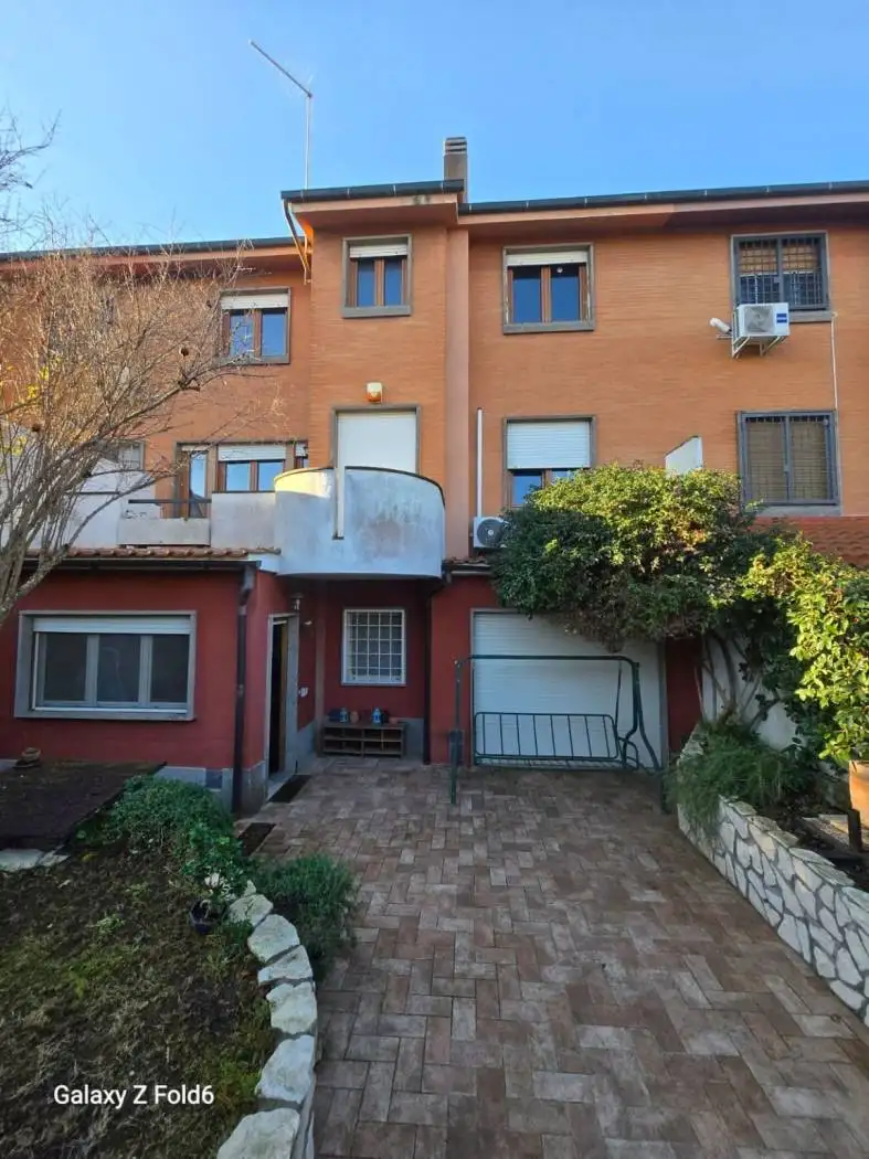 Villetta a schiera in affitto a Roma