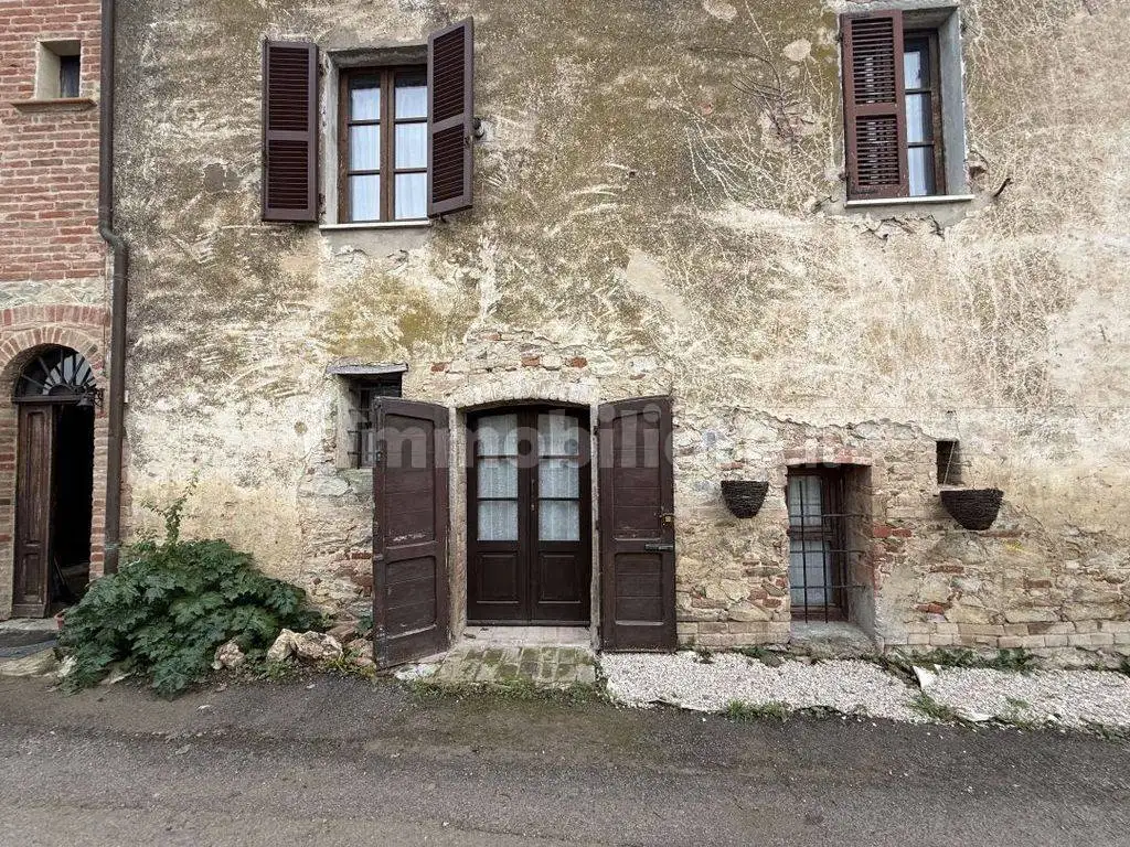 Quadrilocale via 25 Aprile 3, Centro, Castiglione del Lago - foto 4