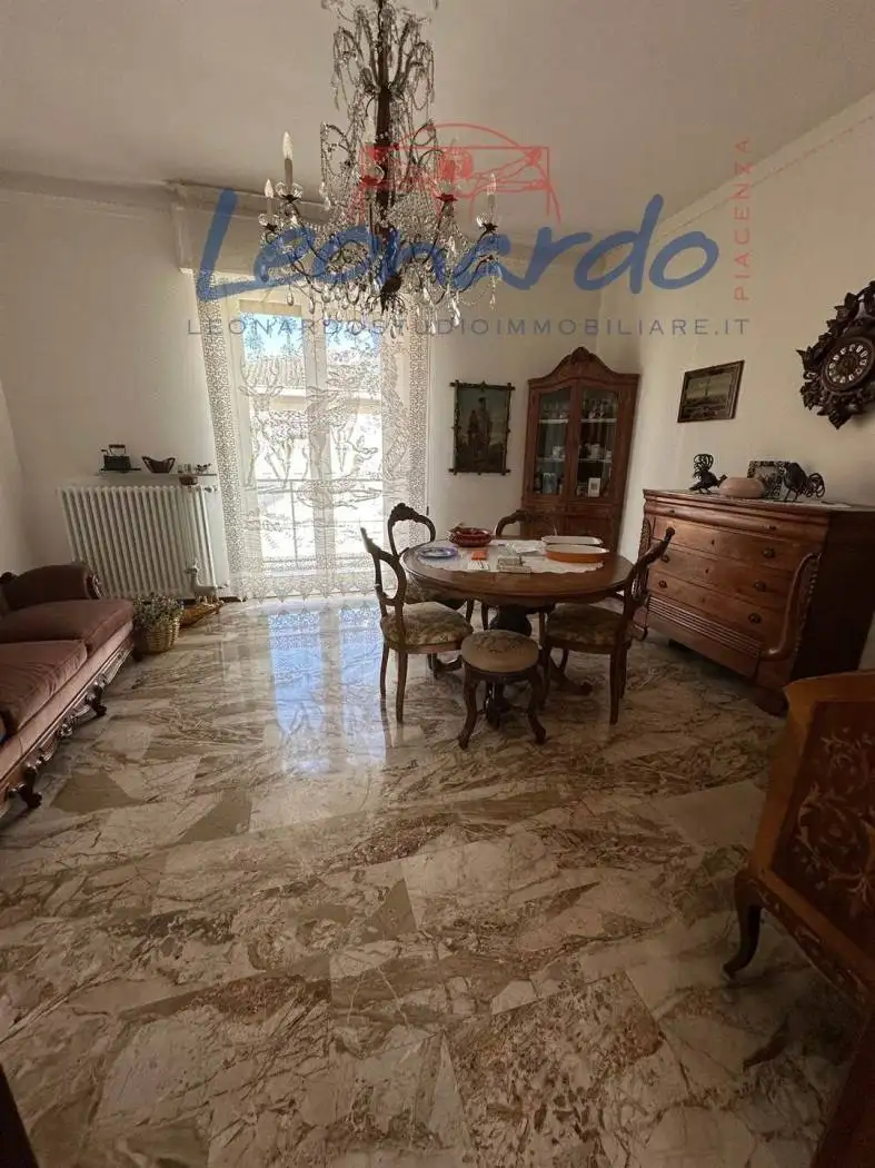 Appartamento in vendita a Piacenza