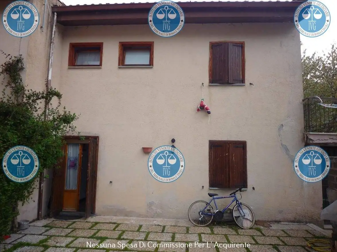 Villa in asta a Camerata Nuova