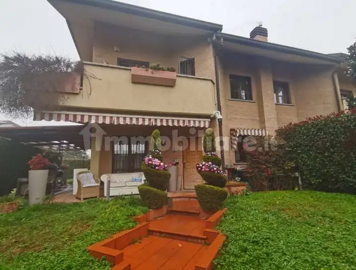 Villa in asta a Paderno Dugnano