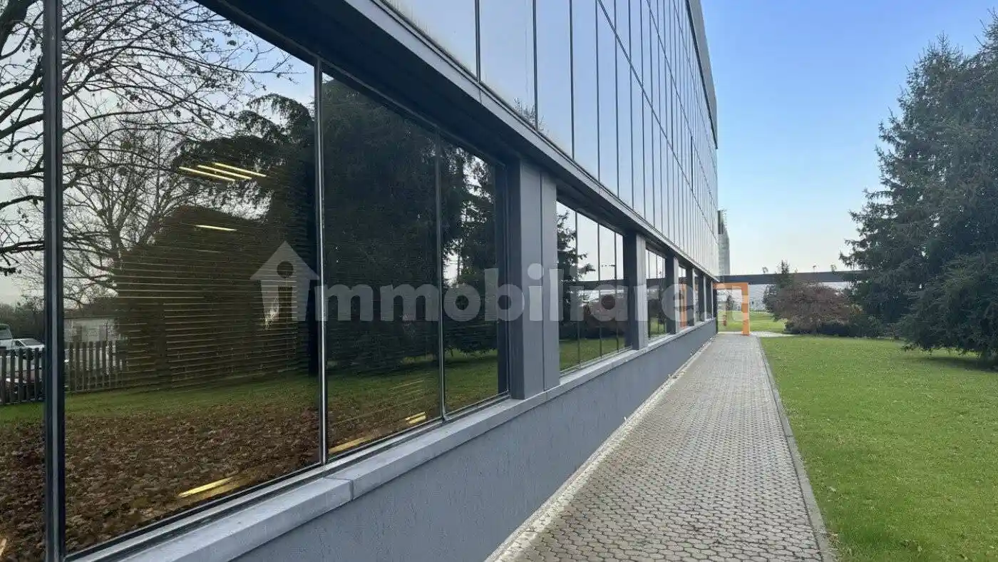 Palazzo - Edificio in Affitto - foto 2