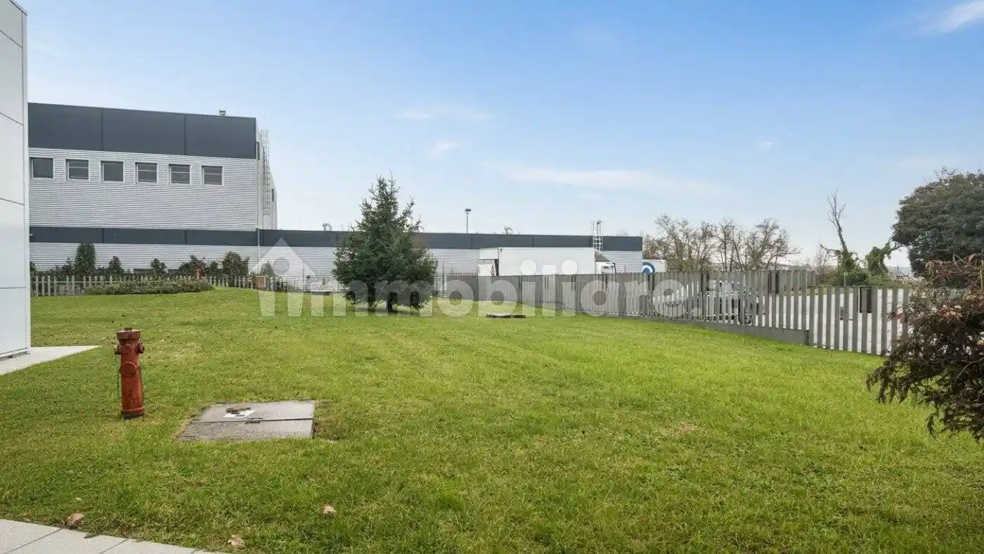 Palazzo - Edificio in Affitto - foto 3