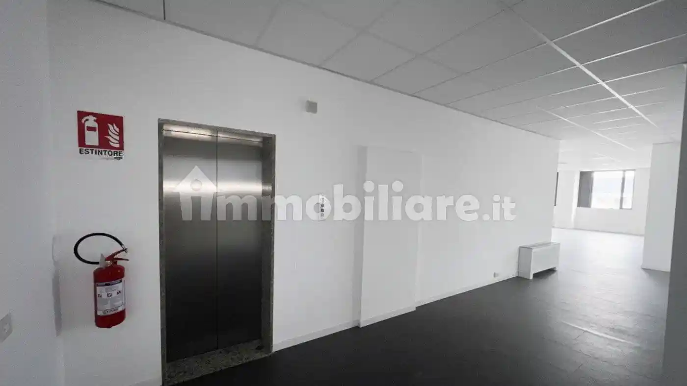 Palazzo - Edificio in Affitto - foto 5