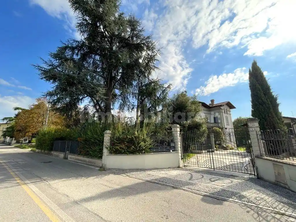 Villa in vendita a Calcio