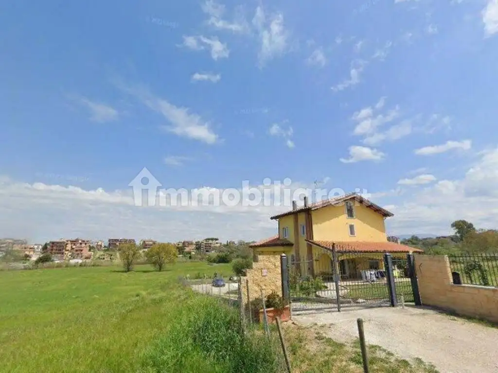 Villa in asta a Monterotondo