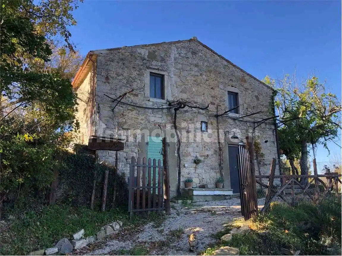 Rustico - Casale in vendita a Baschi