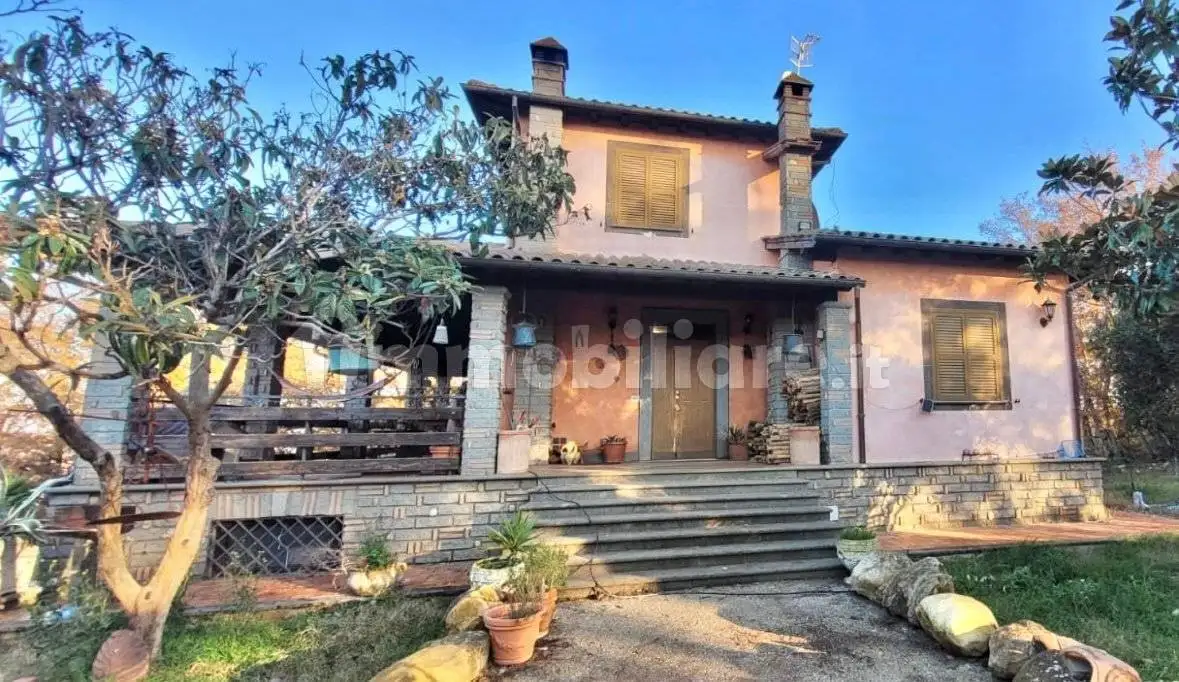 Villa in vendita a Blera