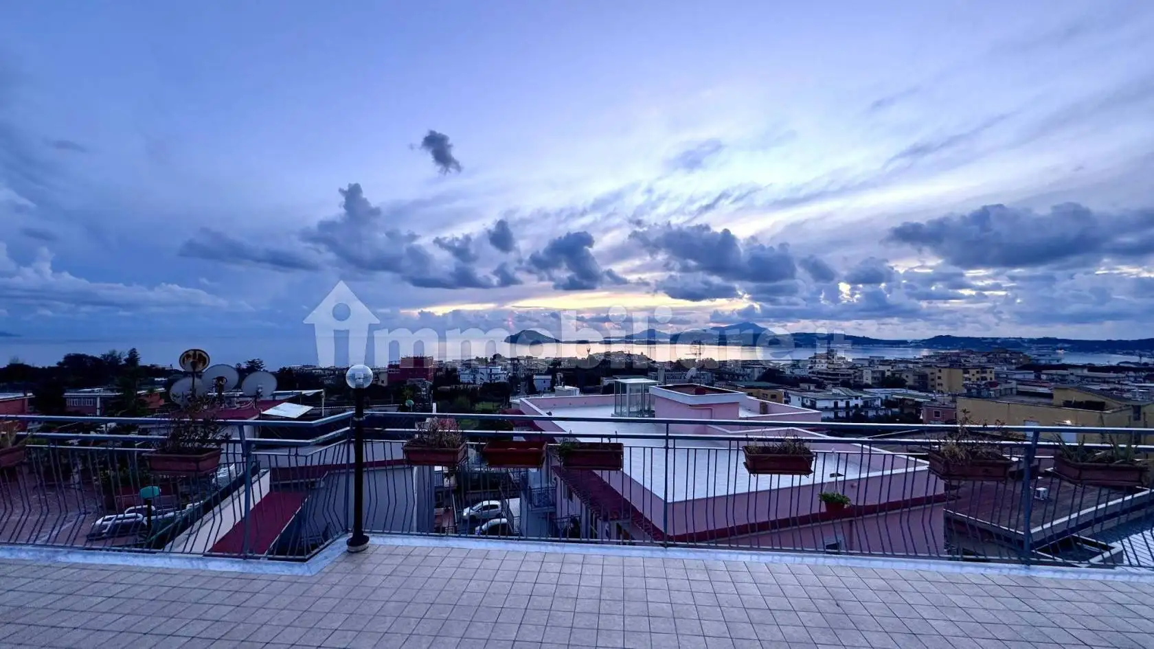 Trilocale ottimo stato, quinto piano, Pozzuoli Alta, Pozzuoli - foto 4