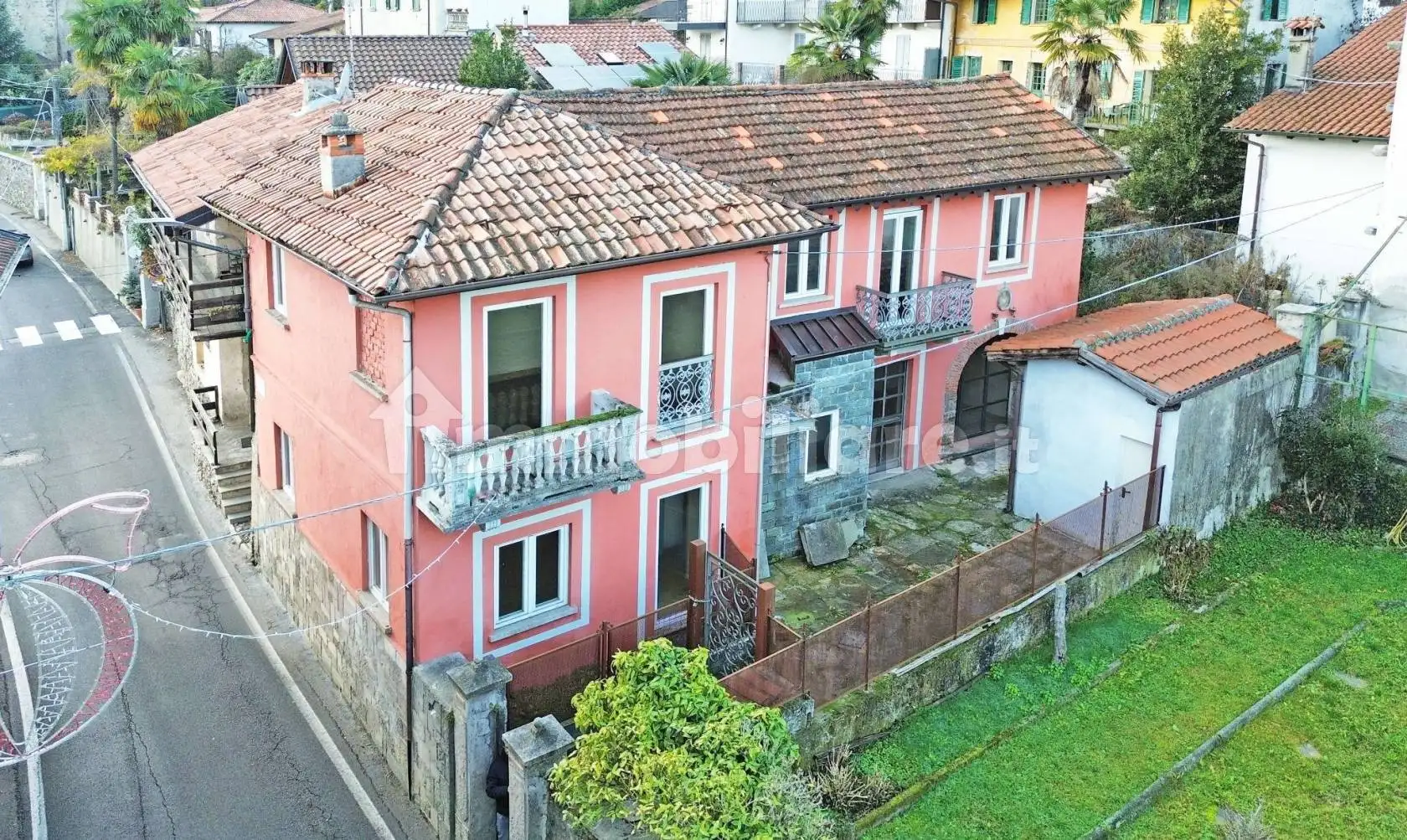 Villa in vendita a Brovello-Carpugnino