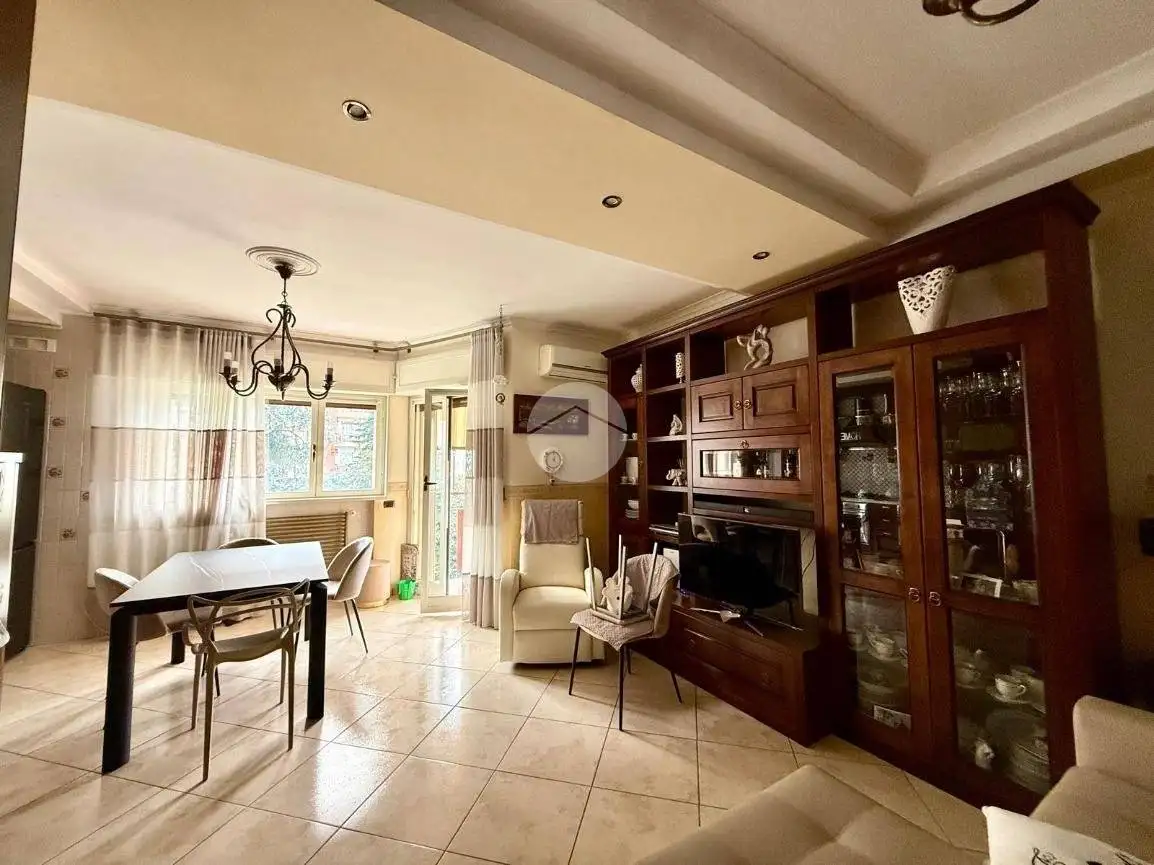 Appartamento in vendita a Napoli