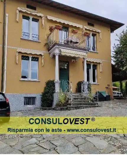 Villa in asta a Gavirate