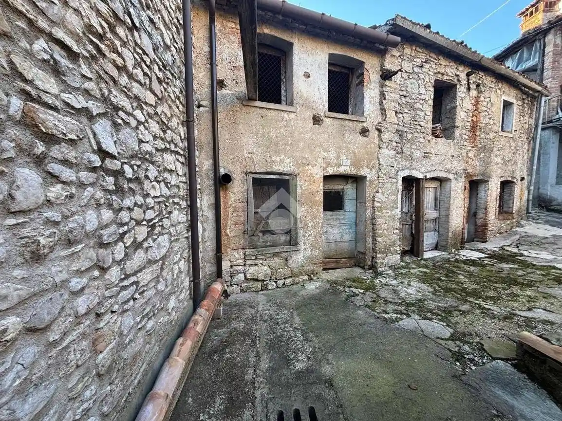 Rustico - Casale in vendita a Revine Lago