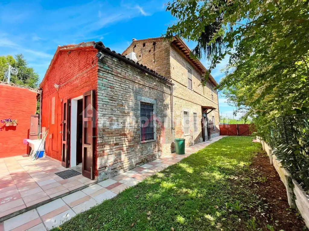 Casa indipendente in vendita a Forlì