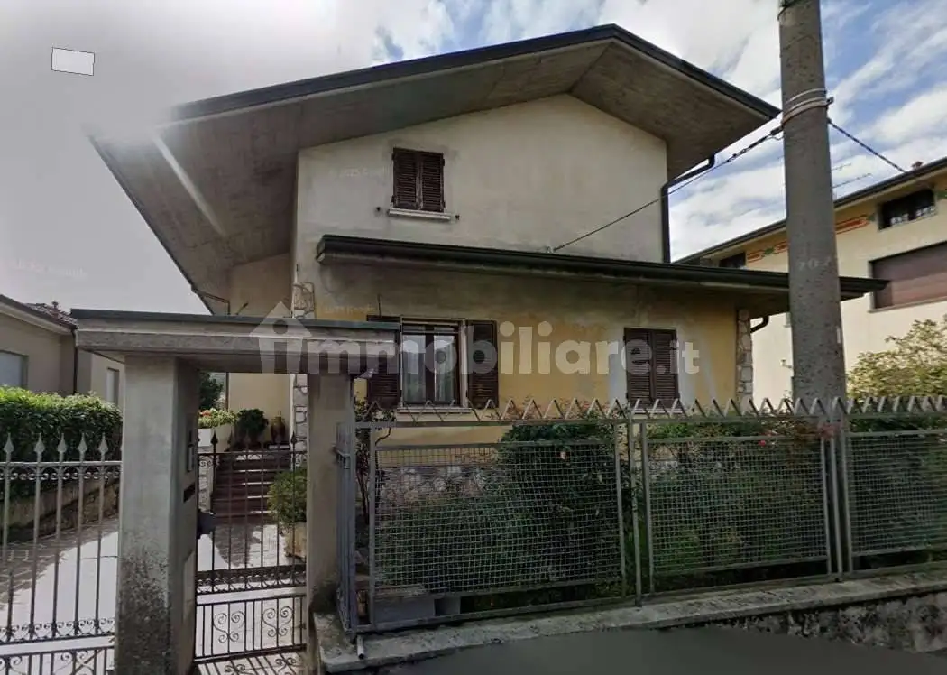 Casa indipendente in asta a Concesio